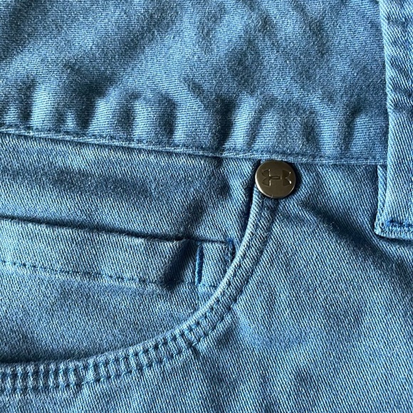 Women’s size 8 blue Under Armour semi fitted shorts - Picture 8 of 9